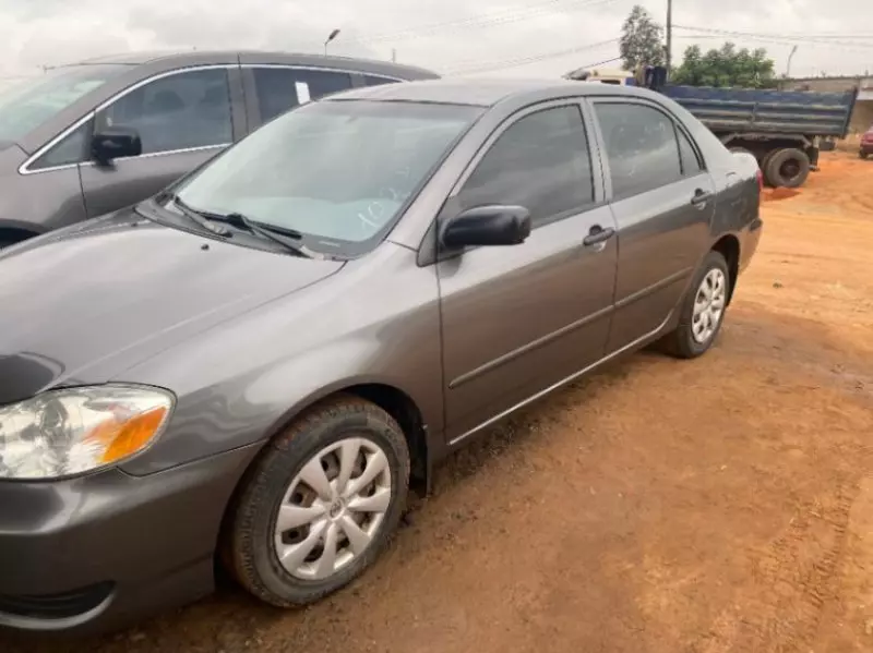Toyota corolla   - 2006