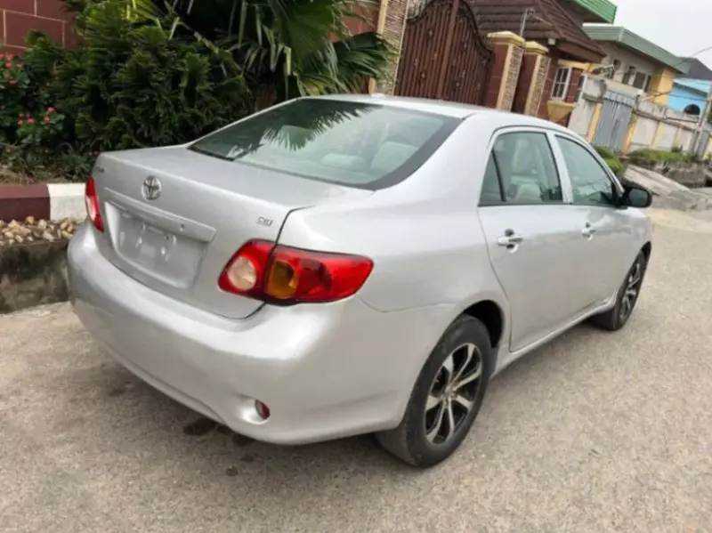 Toyota Corolla   - 2010