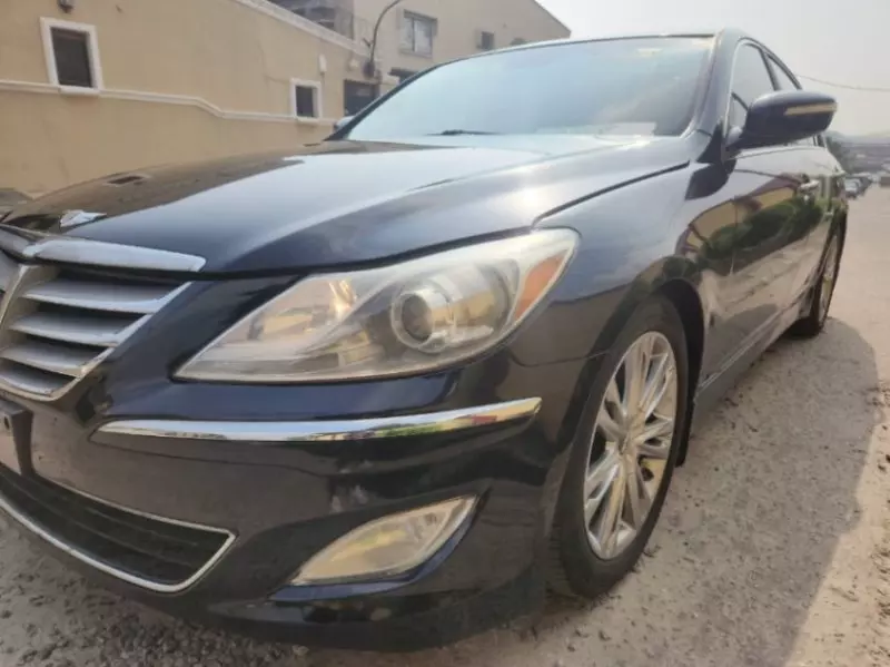Hyundai Genesis   - 2012