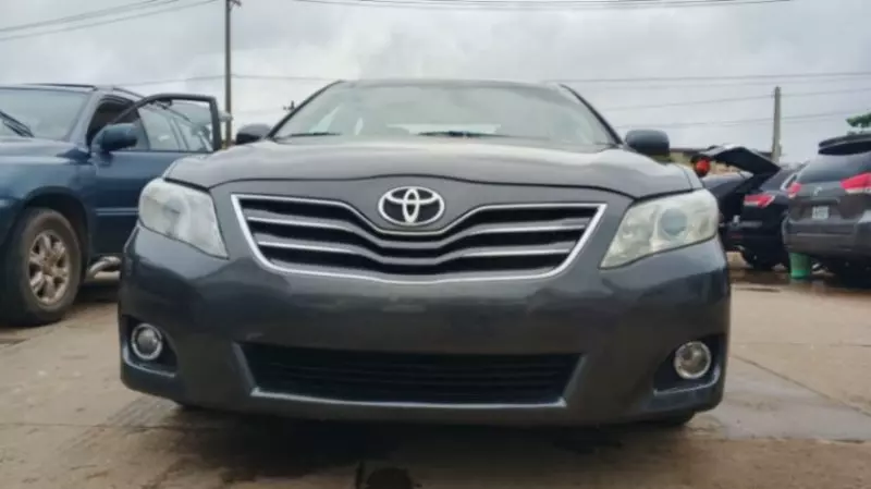 Toyota Camry   - 2010