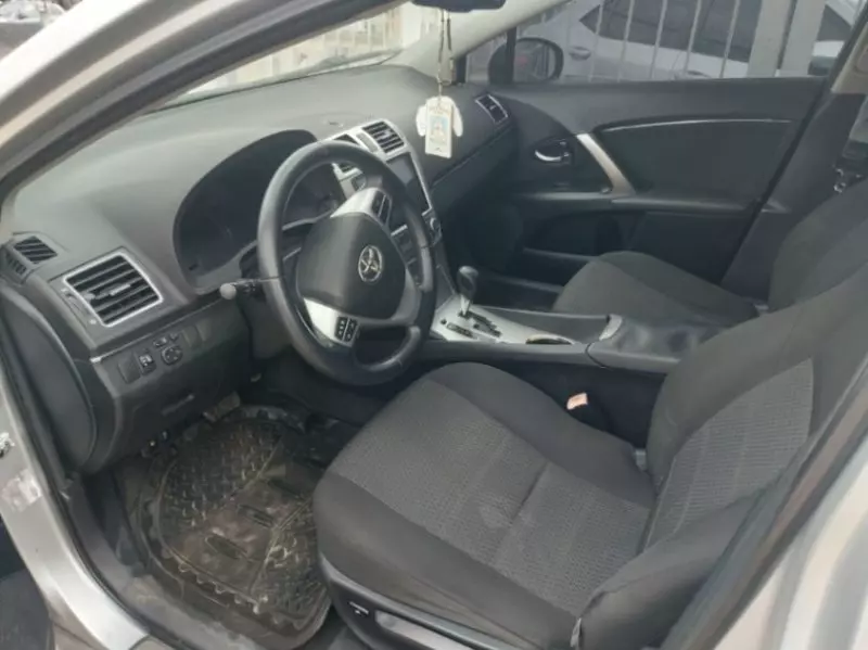 TOYOTA Avensis   - 2010