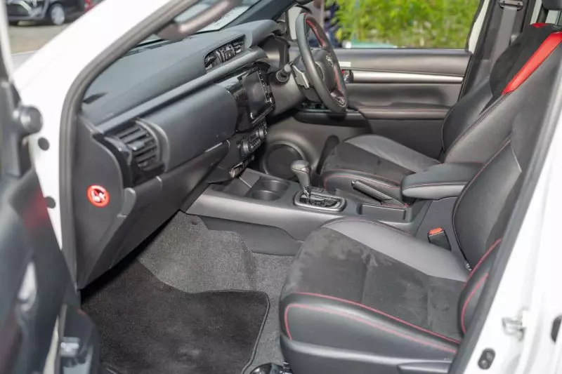 TOYOTA Hilux   - 2022