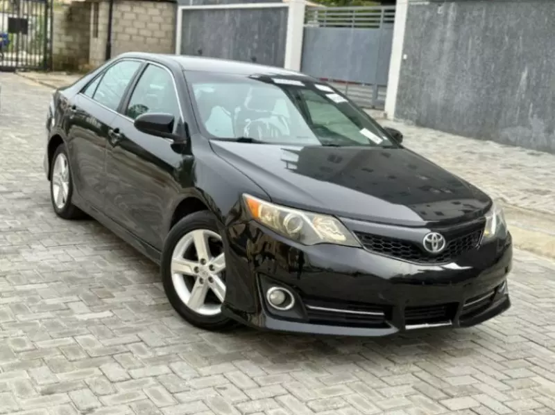 Toyota Camry   - 2014