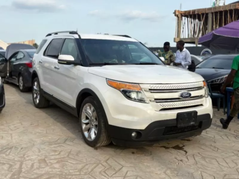 Ford Explorer   - 2011
