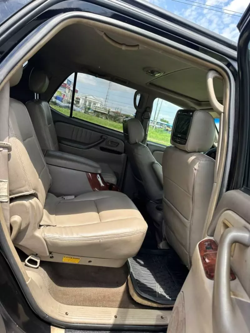 TOYOTA Sequoia   - 2005
