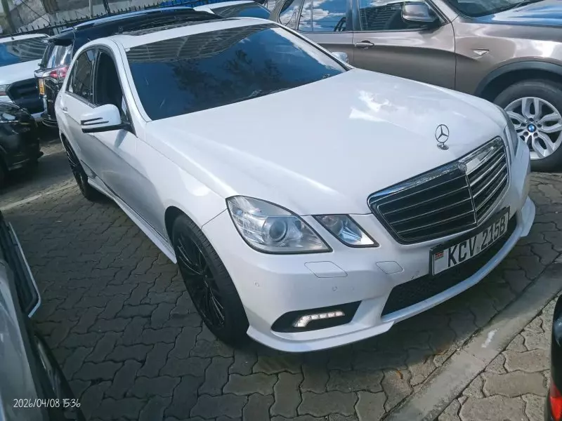 Mercedes-Benz E350   - 2012