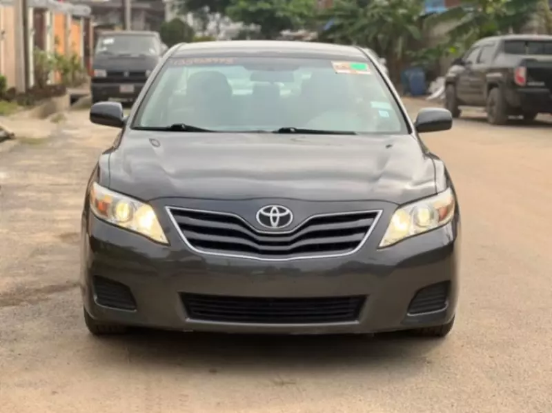 Toyota Camry   - 2010