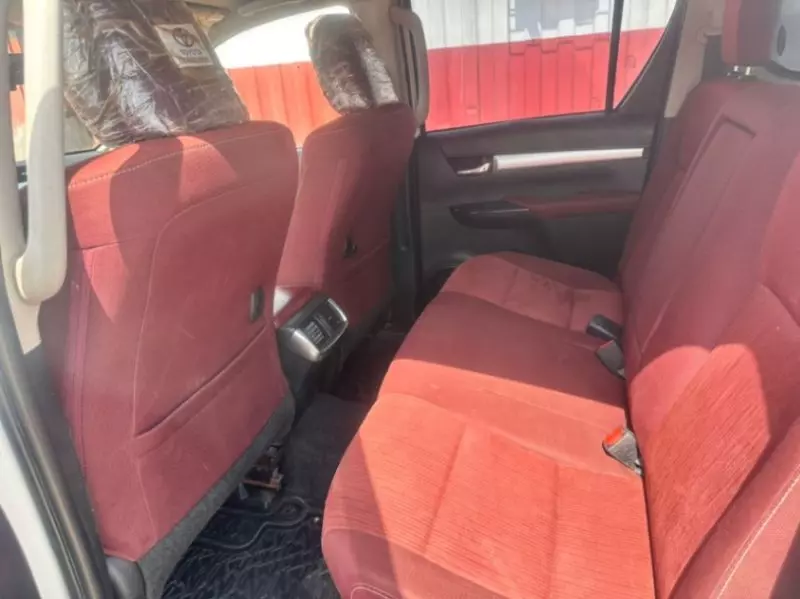 Toyota Hilux   - 2019
