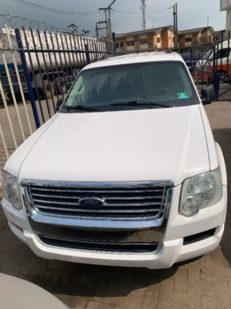 Ford Explorer   - 2010