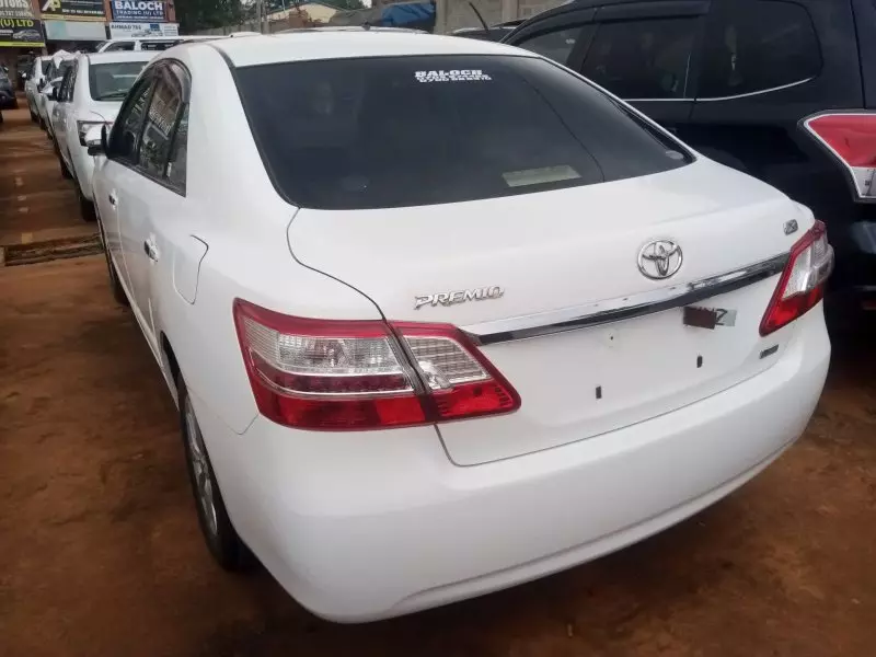 Toyota Premio    - 2016