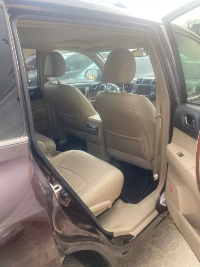Toyota Highlander   - 2012