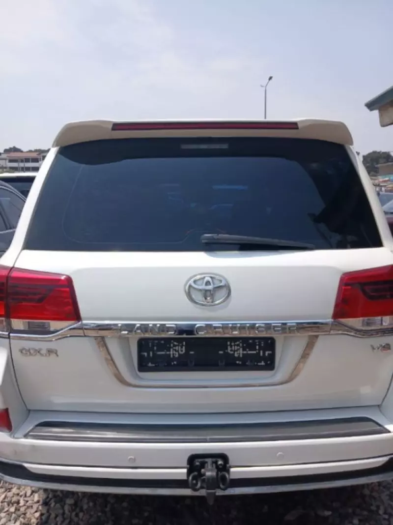 TOYOTA Land Cruiser GXR - 2011