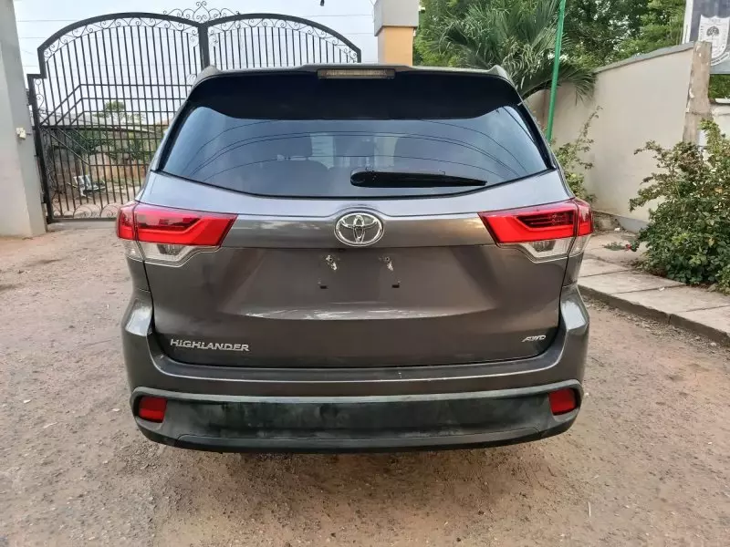 Toyota Highlander   - 2018