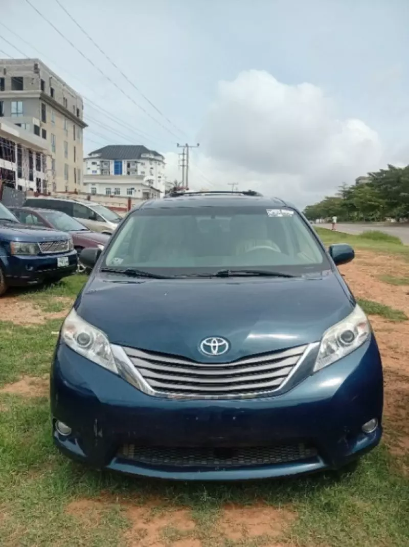 Toyota Sienna   - 2012