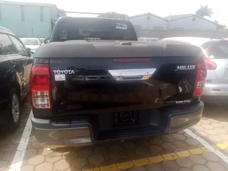 Toyota Hilux   - 2017
