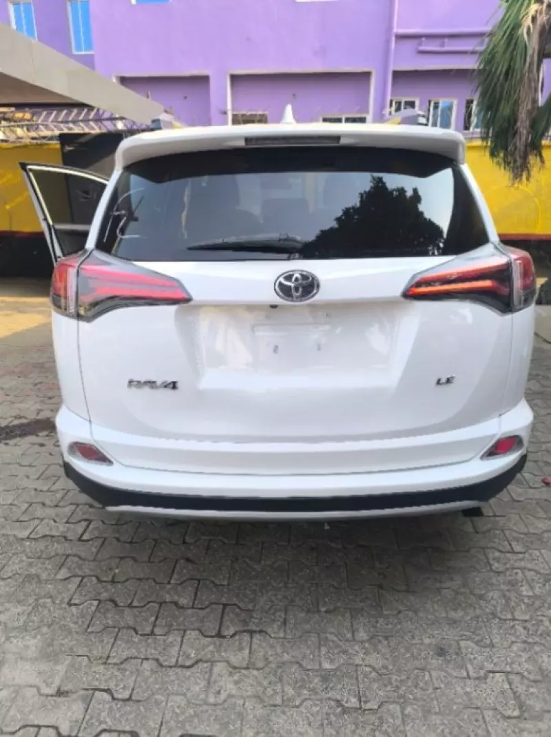 Toyota RAV4   - 2017