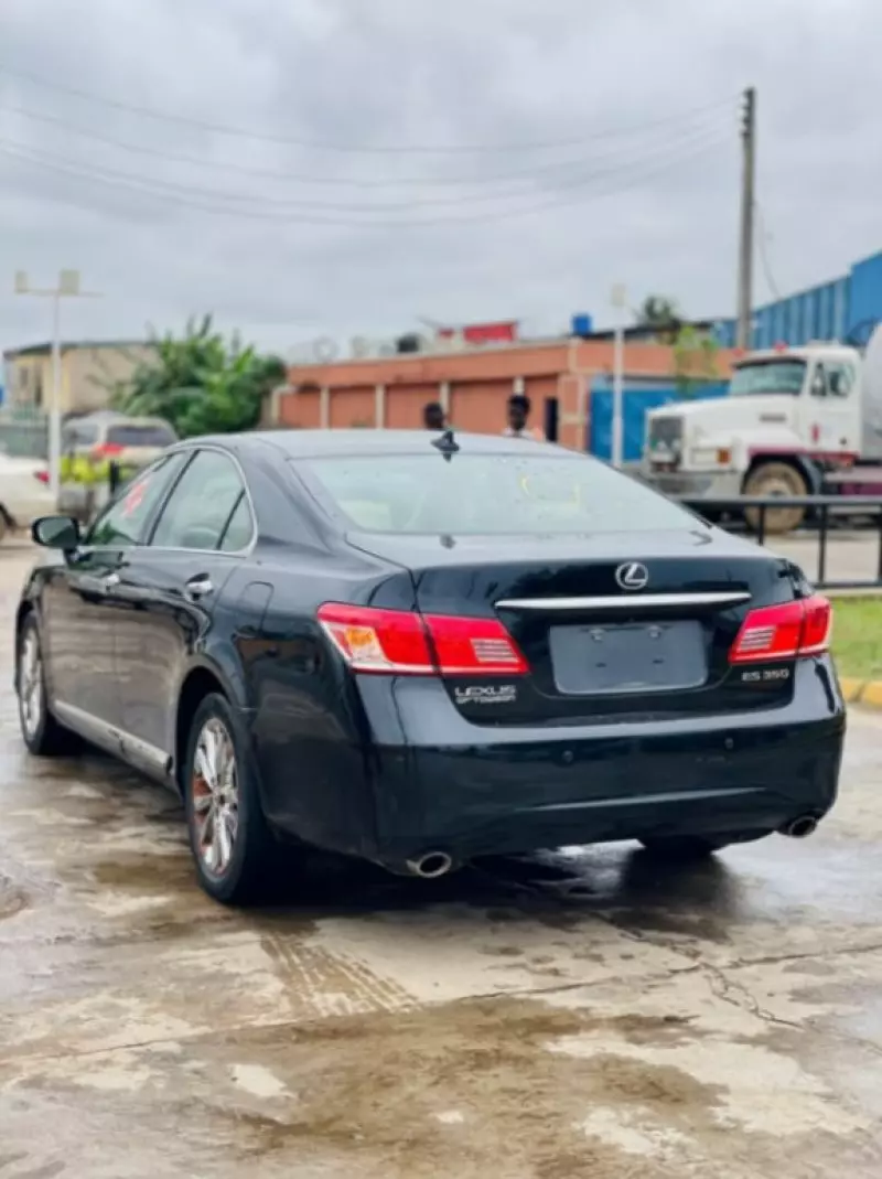 Lexus ES   - 2010