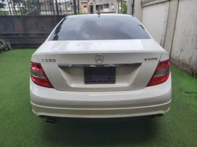 Mercedes-Benz C 300   - 2010