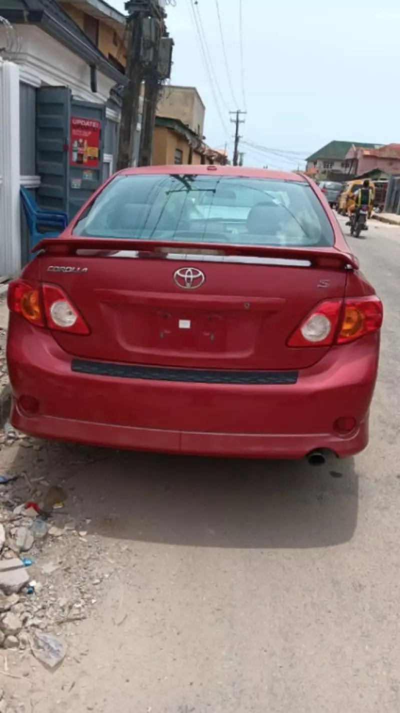 Toyota Corolla   - 2010