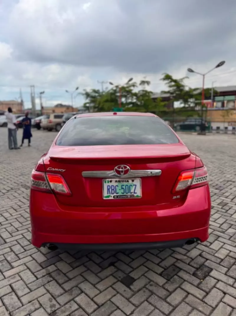 TOYOTA Camry - 2010