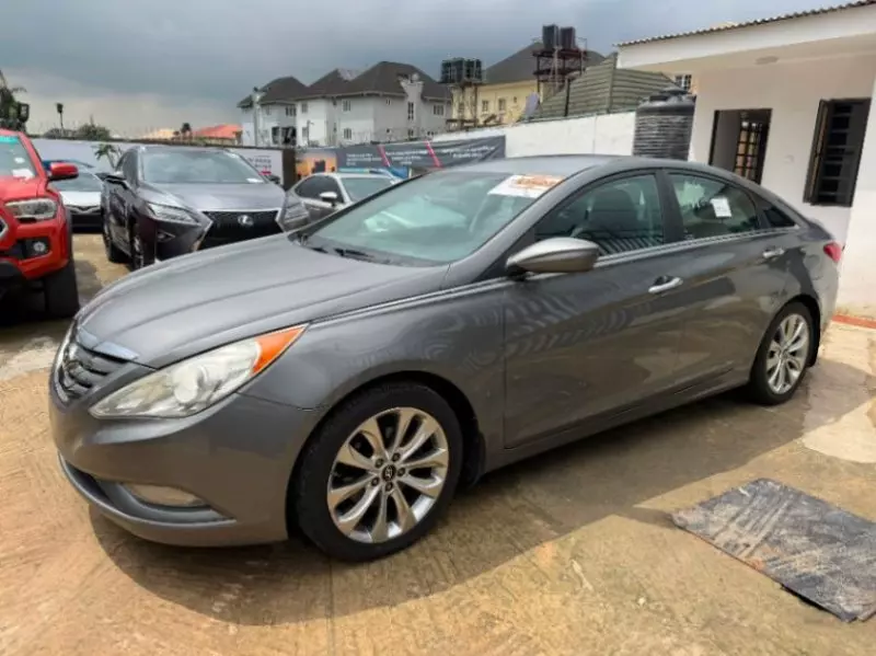 Hyundai Sonata   - 2013