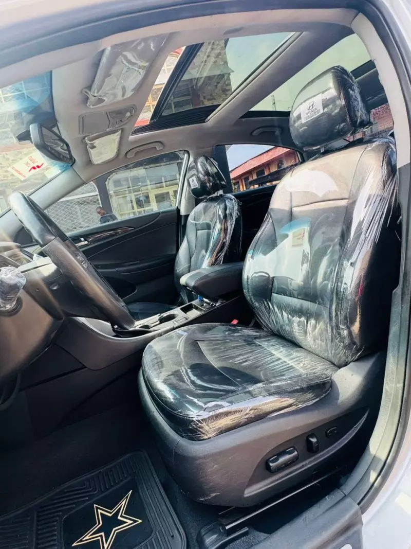 Hyundai Sonata   - 2013