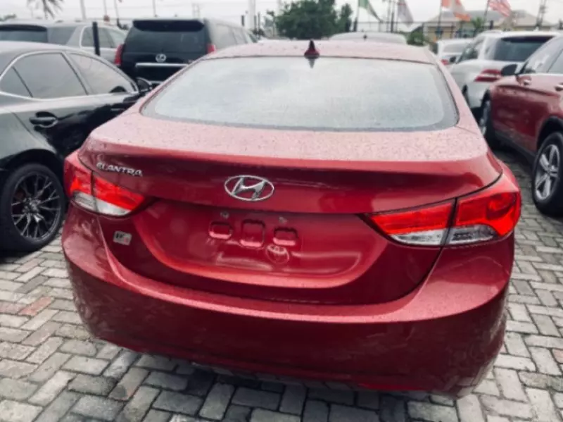 Hyundai Elantra   - 2013