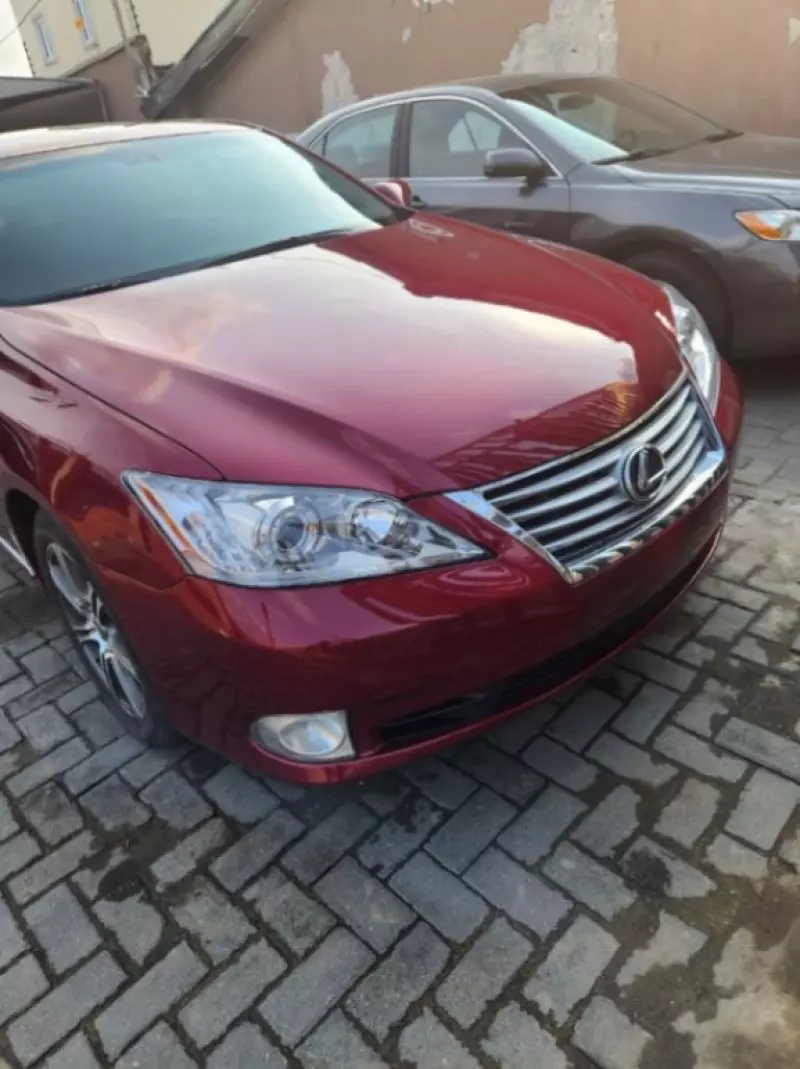 Lexus ES 350   - 2010