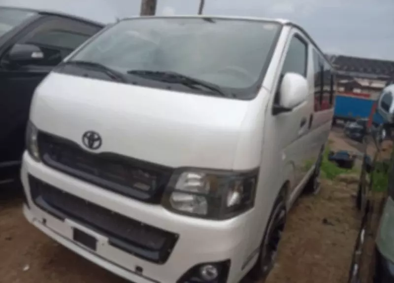 Toyota Hiace - 2011