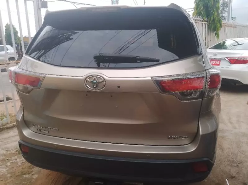 Toyota Highlander   - 2015