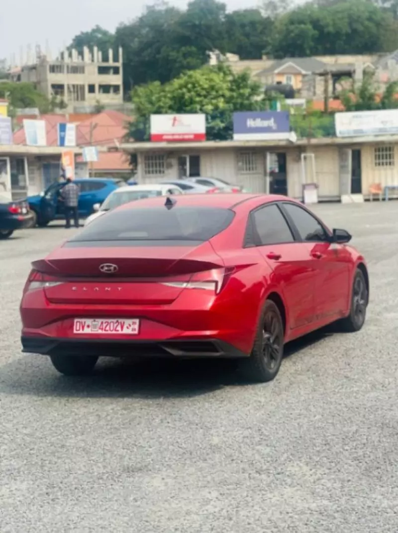 Hyundai Elantra   - 2021