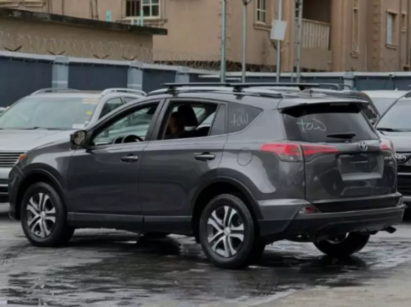 Toyota RAV 4   - 2017