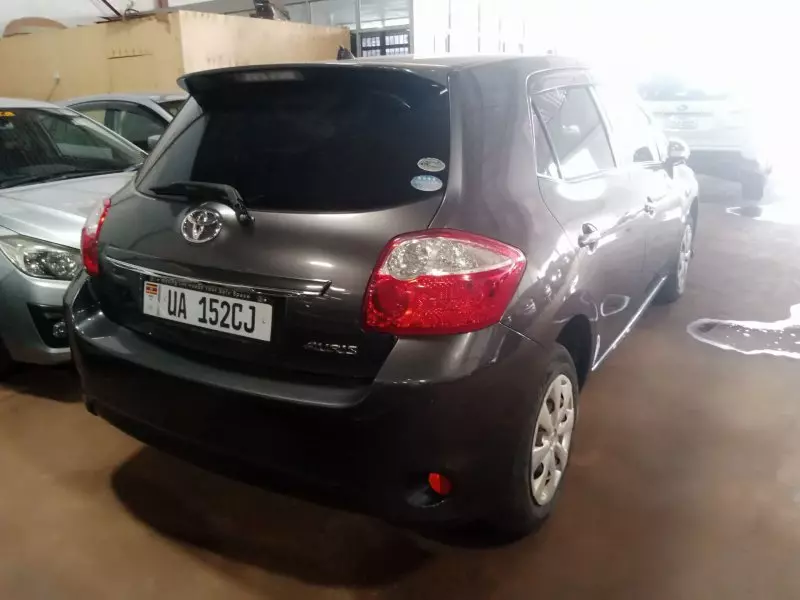 Toyota Auris   - 2010