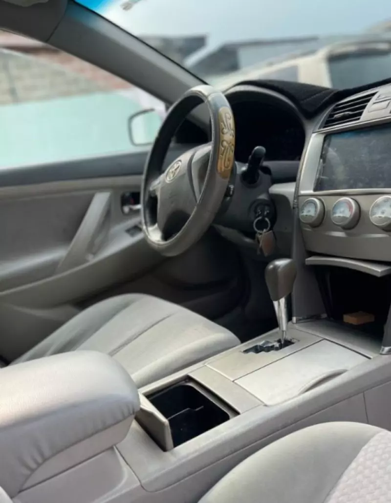 Toyota Camry   - 2011