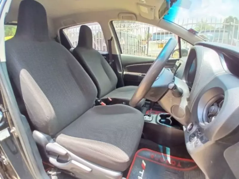 Toyota Vitz   - 2017