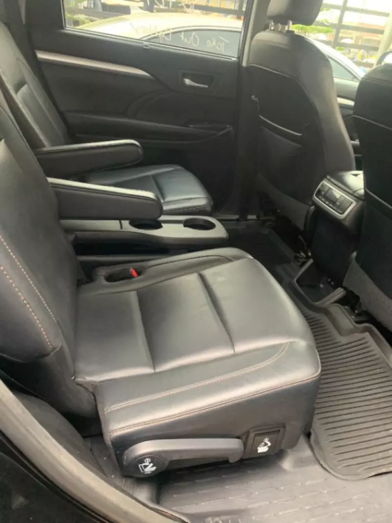 Toyota Highlander   - 2016