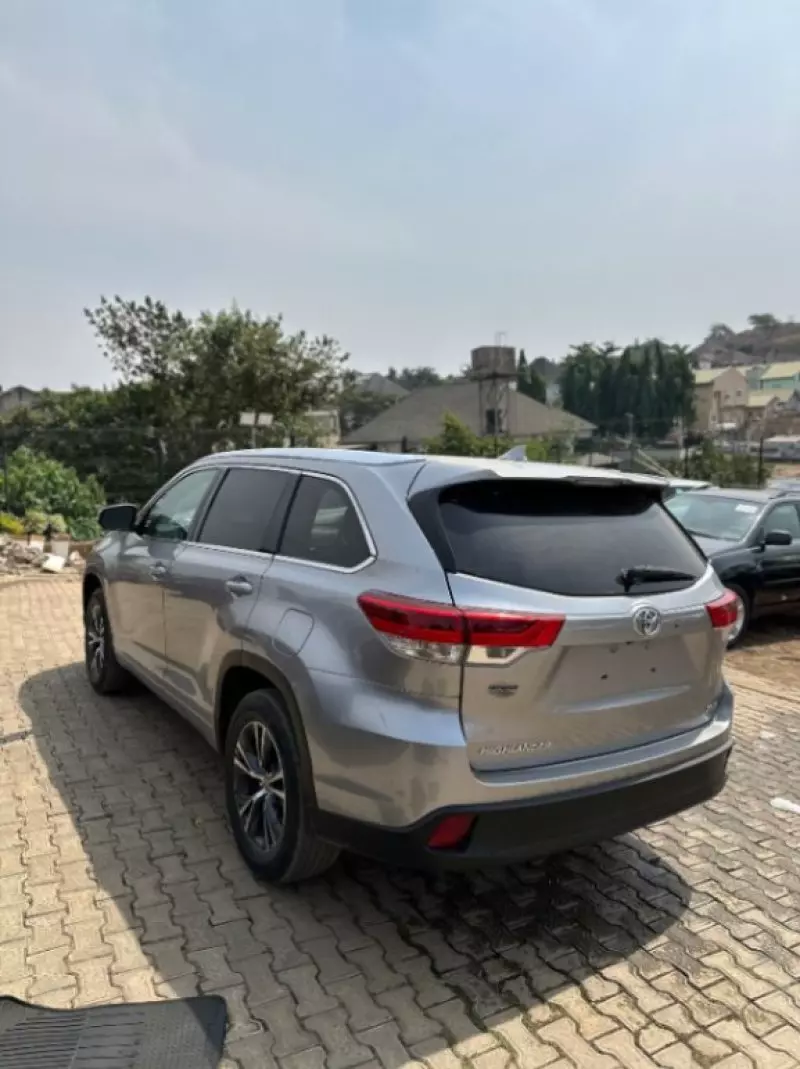 Toyota Highlander   - 2016