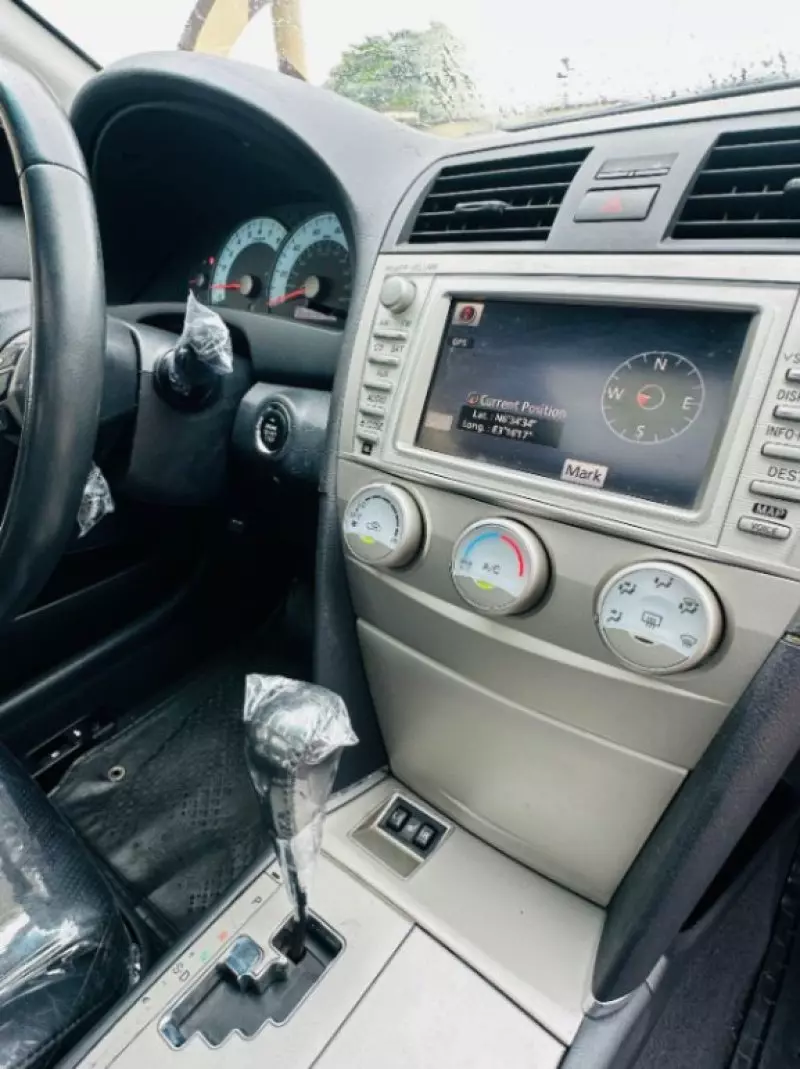 Toyota Camry   - 2011