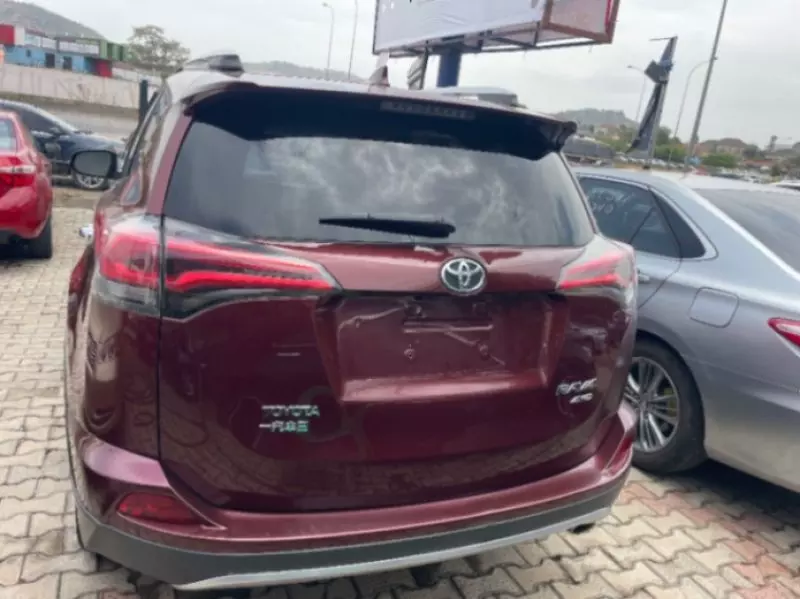 Toyota RAV4   - 2018