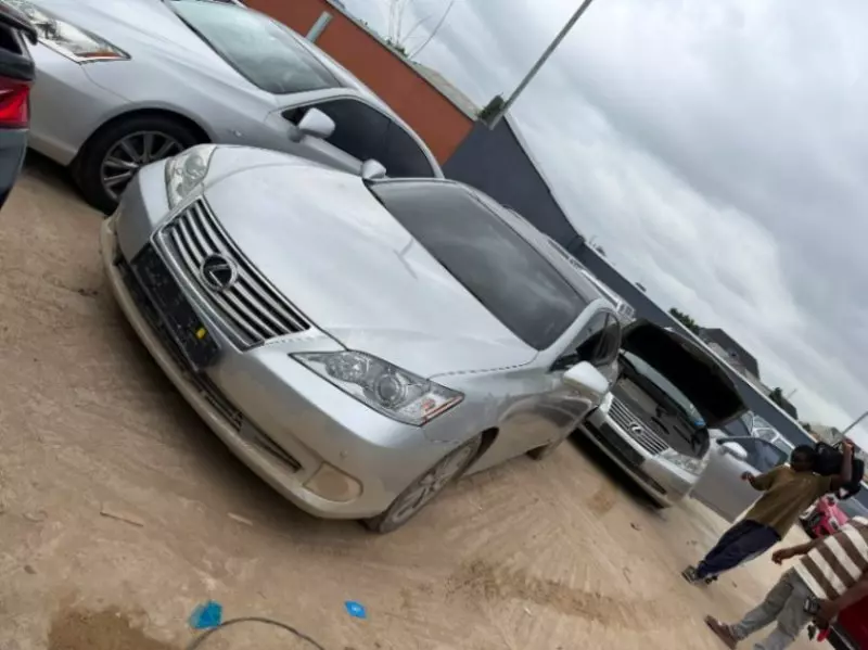 Lexus ES   - 2011
