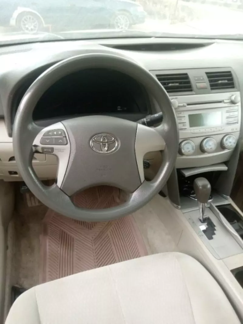 Toyota Camry   - 2010