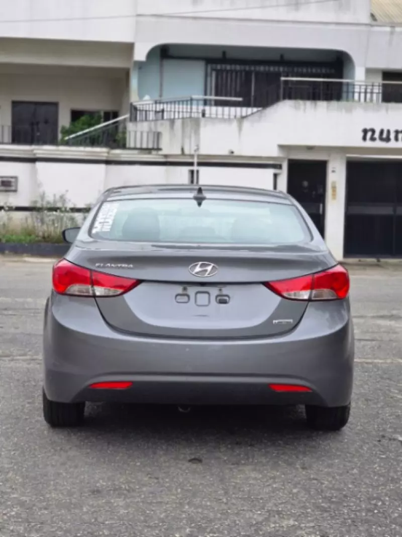 Hyundai Elantra - 2013