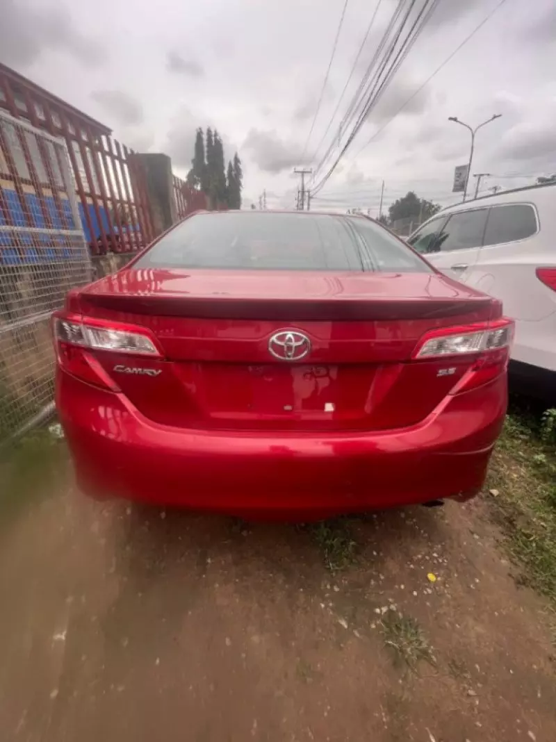 Toyota Camry   - 2014