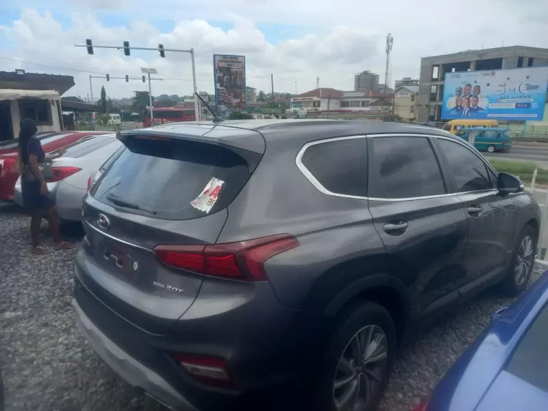 Hyundai Santa Fe   - 2019