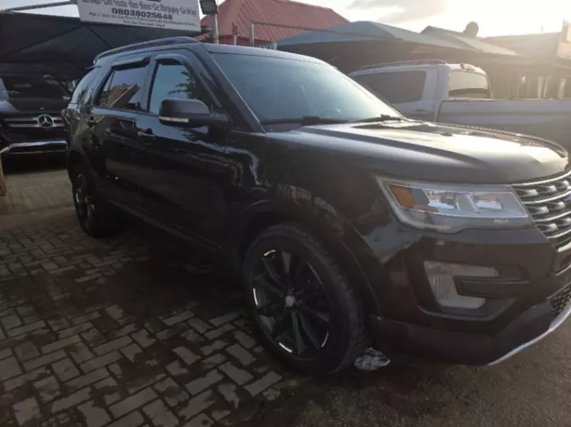 Ford Explorer   - 2017