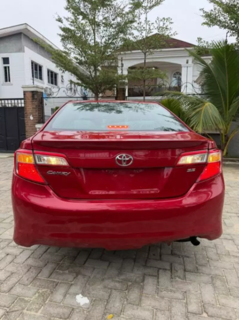 Toyota Camry - 2012