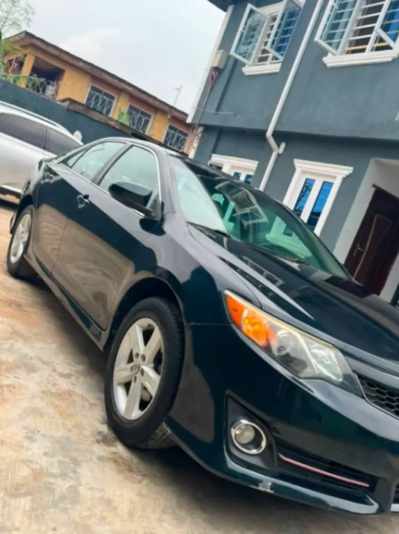 TOYOTA Camry - 2014