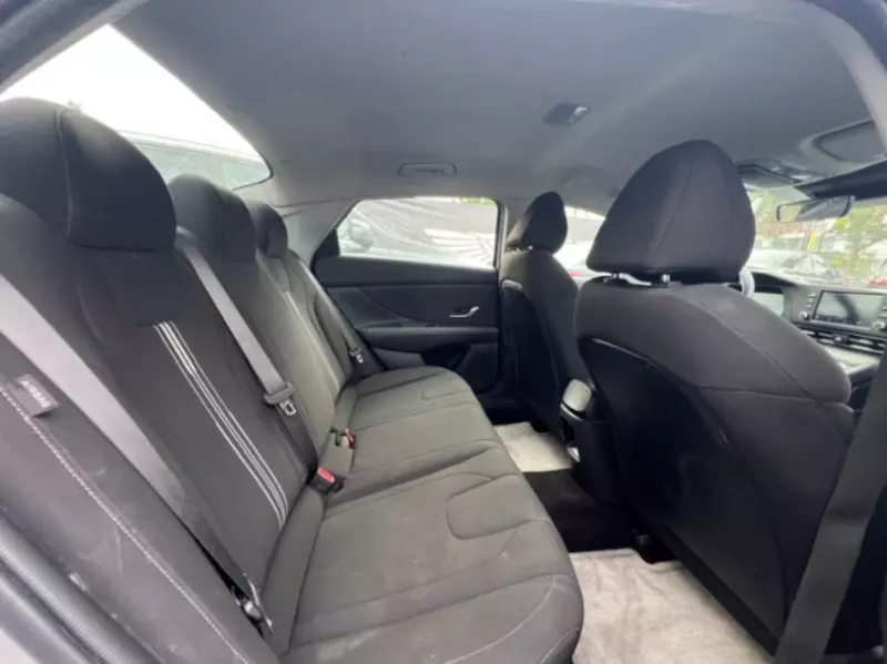 Hyundai Elantra - 2024