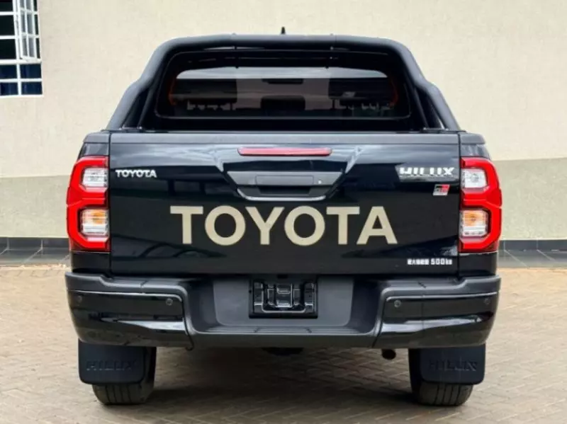 Toyota Hilux    - 2022