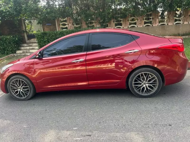 Hyundai Elantra   - 2013